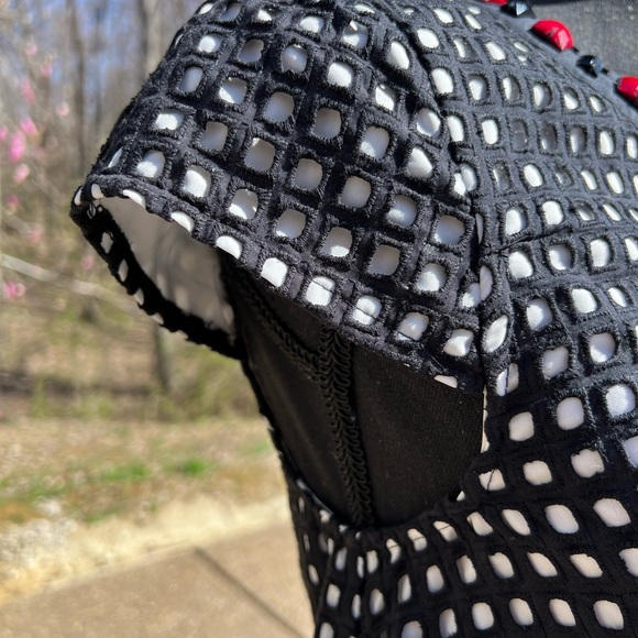 Kenzie dress-size S. 2 layer-bottom solid white, top black exposing bottom layer - Picture 9 of 13